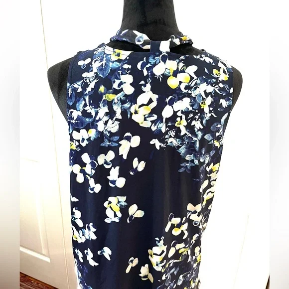 Ellen Tracy Blue Trellis Blossom Ink Tie Neck Top Sleeveless sz Large - Picture 5 of 15